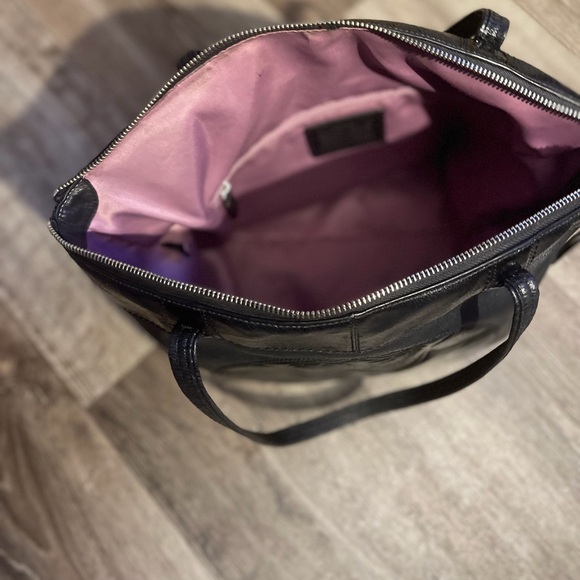 Coach - Picture 3 of 6